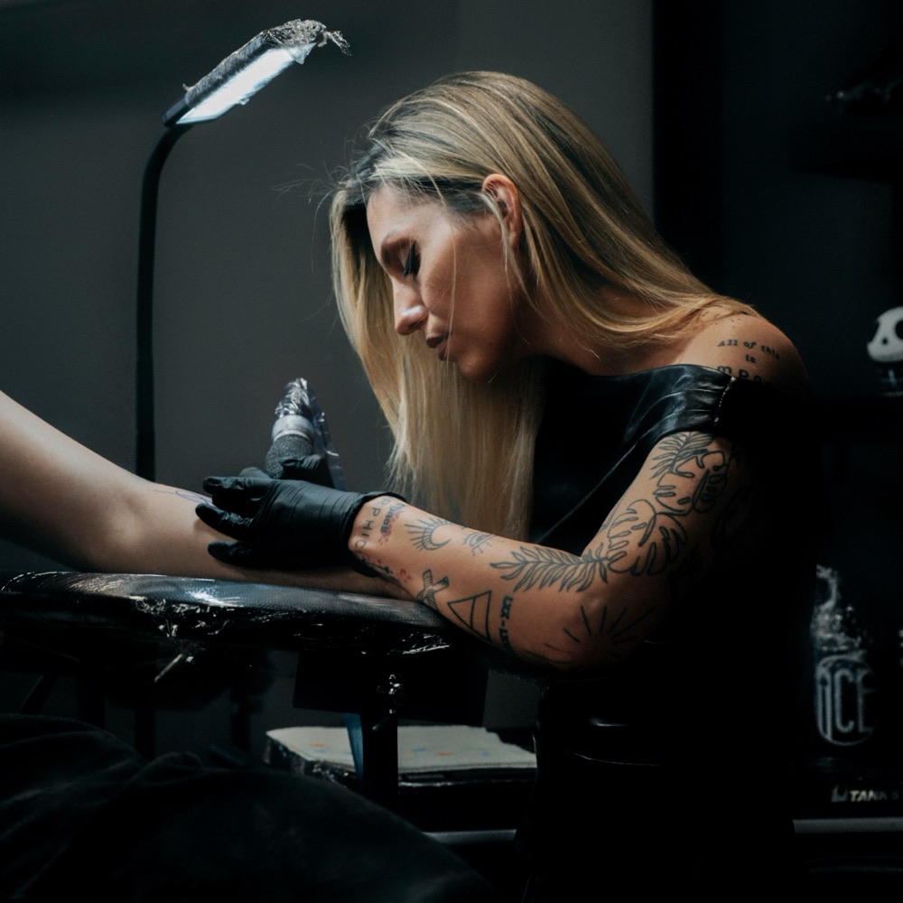 Roxana — tattoo artist